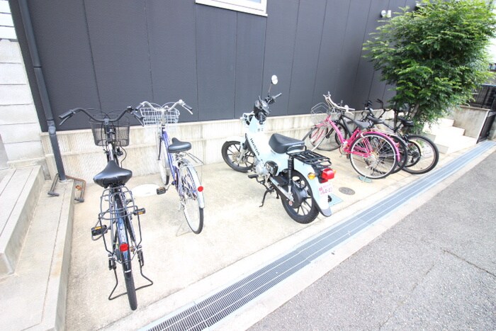 物件外観写真4　(駐輪場)