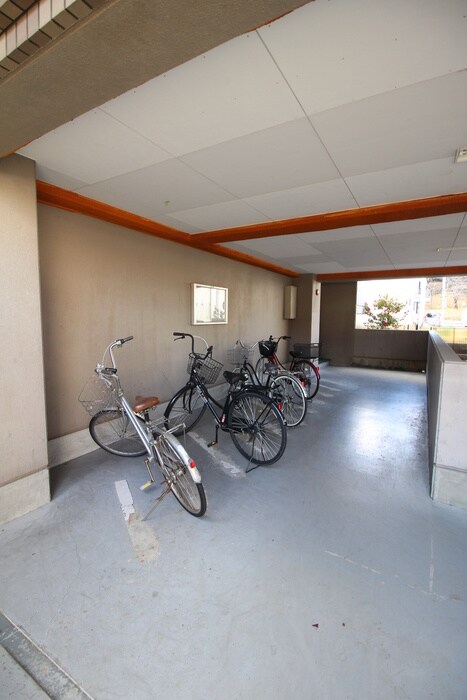 物件外観写真4　(駐輪場)