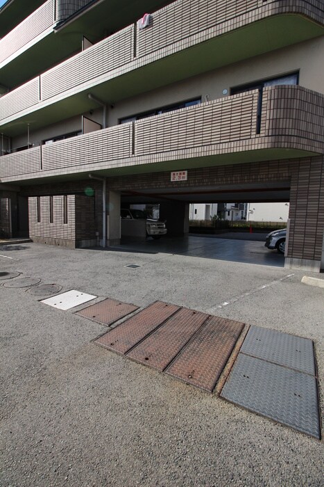 物件外観写真6　(駐車場)