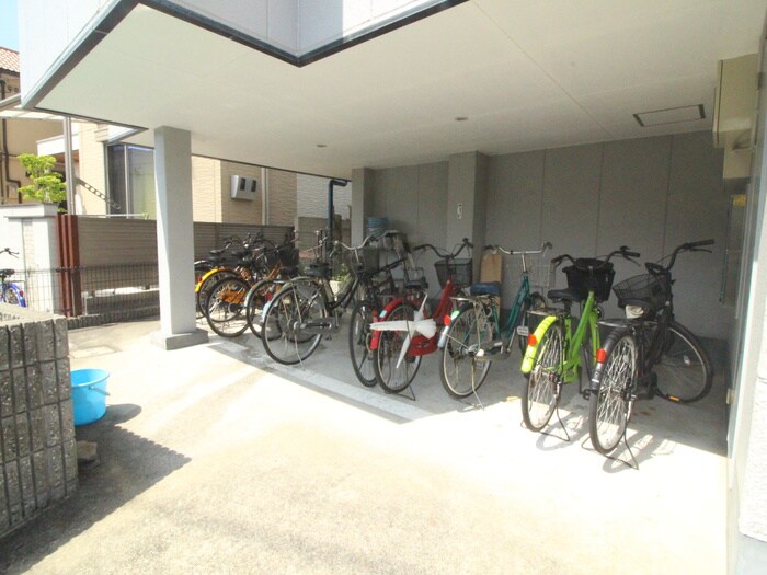 物件外観写真4　(駐輪場)