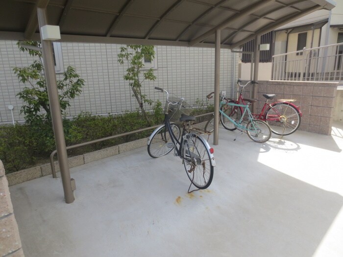 物件外観写真6　(駐輪場)