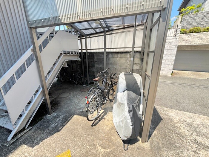 物件外観写真5　(駐輪場)