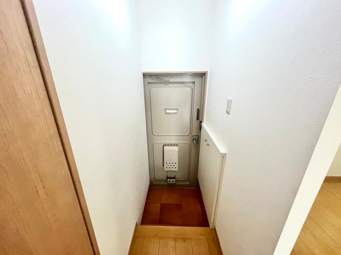 物件内観写真13　(玄関)