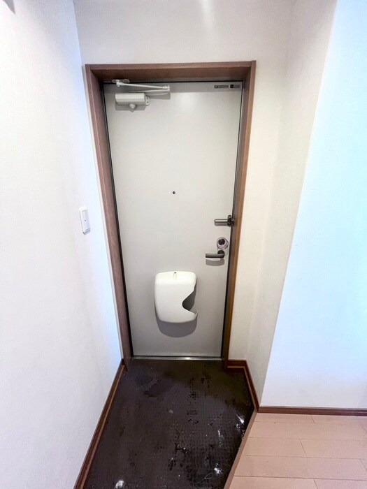 物件内観写真16　(玄関)