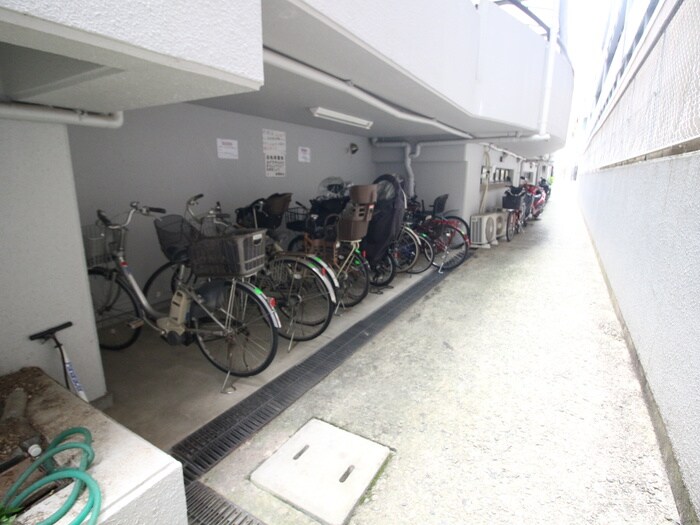 物件外観写真4　(駐輪場)