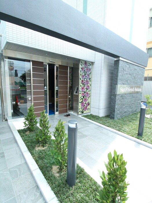 物件外観写真2　(エントランス部分)