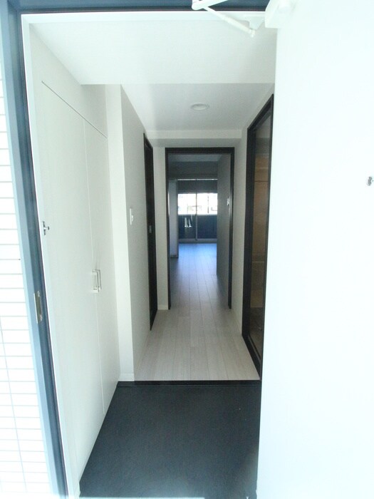 物件内観写真7　(玄関)