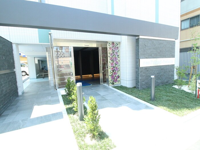 物件外観写真3　(エントランス部分)