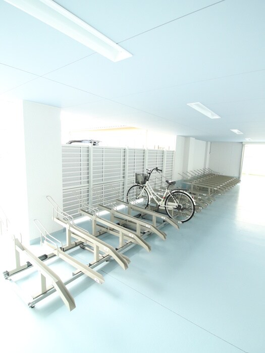 物件外観写真4　(駐輪場)