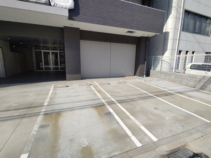 物件外観写真3　(駐車場)
