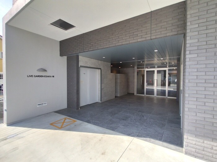 物件外観写真4　(エントランス部分)