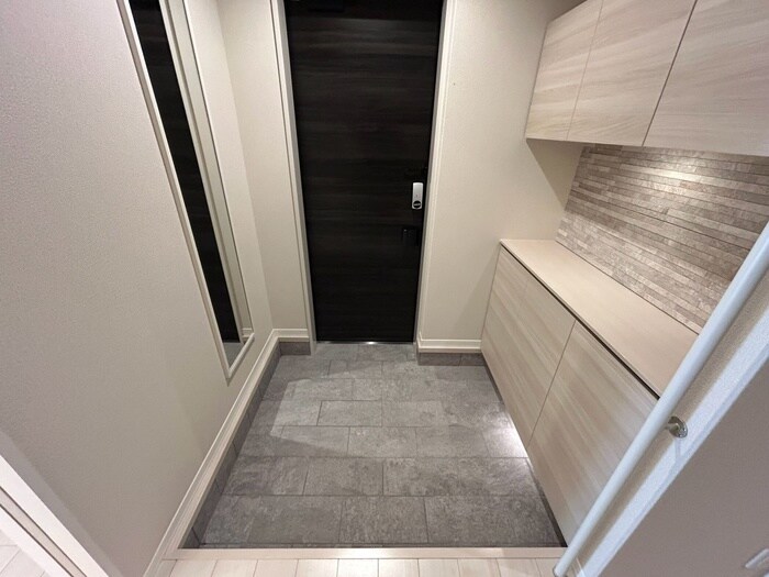 物件内観写真13　(玄関)