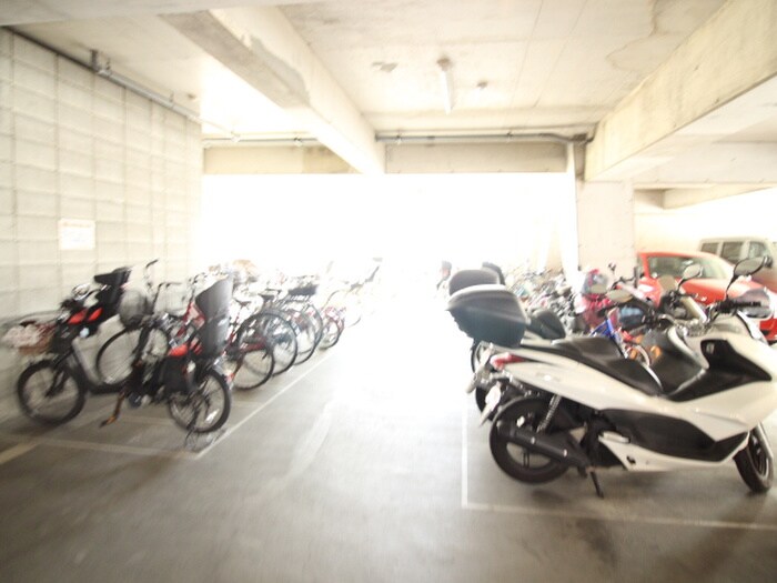 物件外観写真2　(駐輪場)
