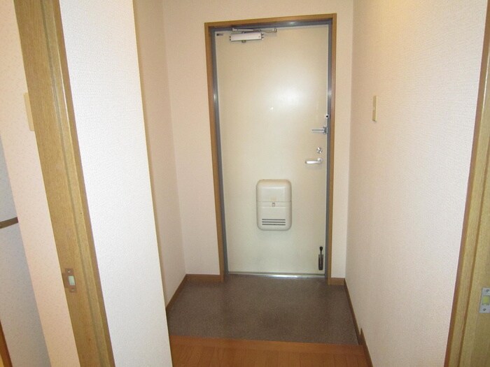 物件内観写真8　(玄関)