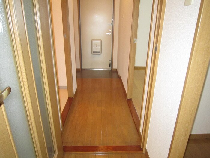 物件内観写真9　(廊下)