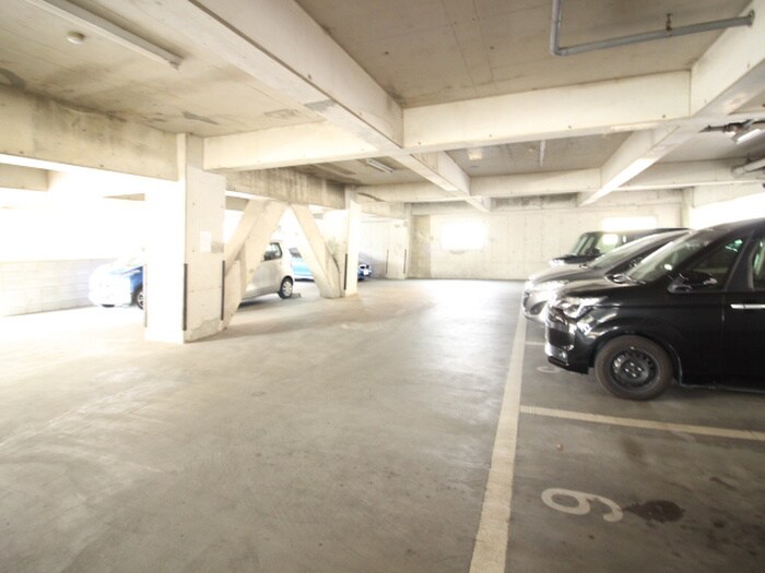 物件外観写真6　(駐車場)