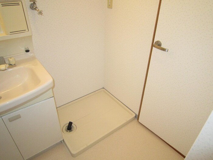 物件内観写真13　(洗濯機置場)