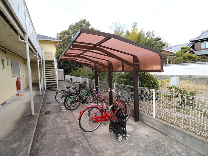 物件外観写真4　(駐輪場)