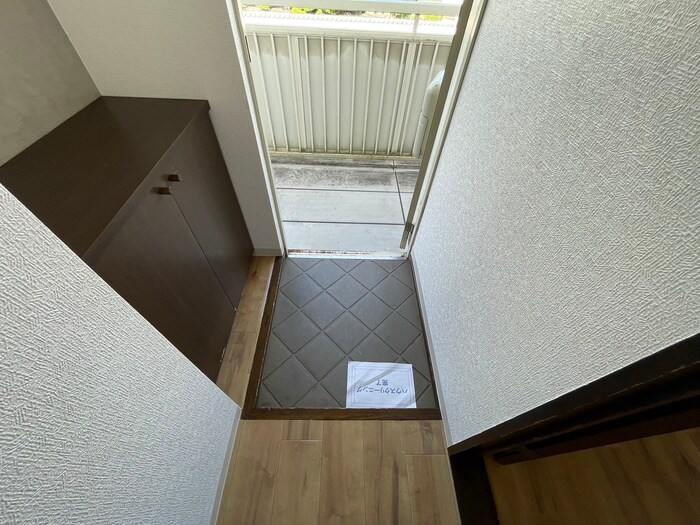 物件内観写真16　(玄関)