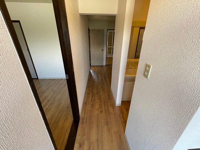 物件内観写真21　(廊下)