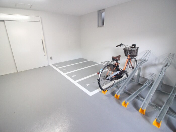 物件外観写真6　(駐輪場)