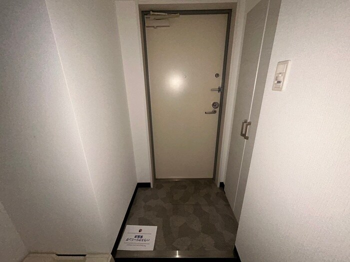 物件内観写真16　(玄関)
