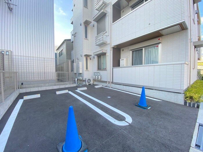 物件外観写真6　(駐車場)