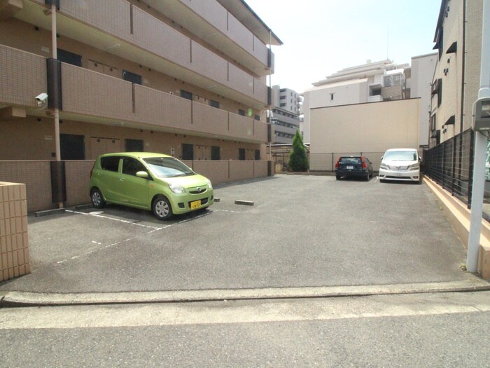 物件外観写真4　(駐車場)