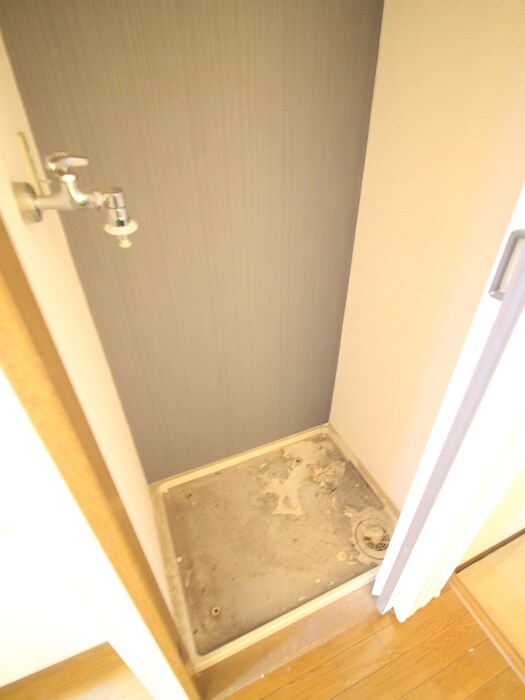 物件内観写真13　(洗濯機置場)