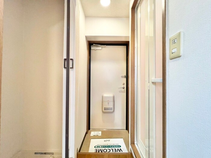 物件内観写真18　(玄関)