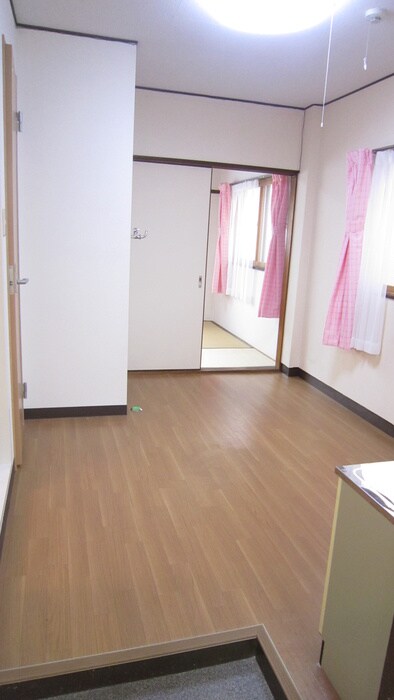 物件内観写真4　(玄関)