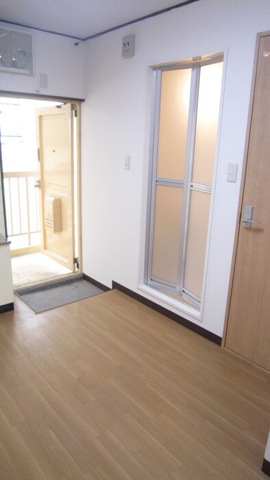 物件内観写真13　(玄関)