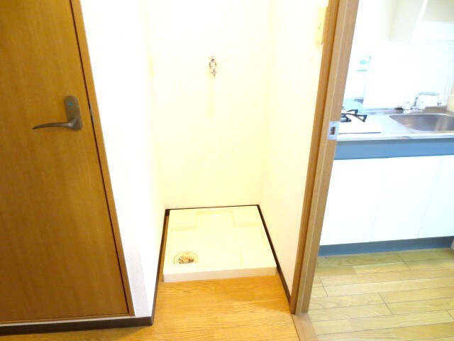 物件内観写真14　(洗濯機置場)