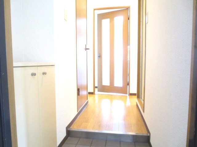 物件内観写真16　(玄関)