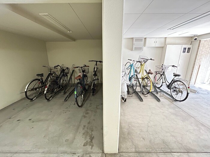 物件外観写真2　(駐輪場)
