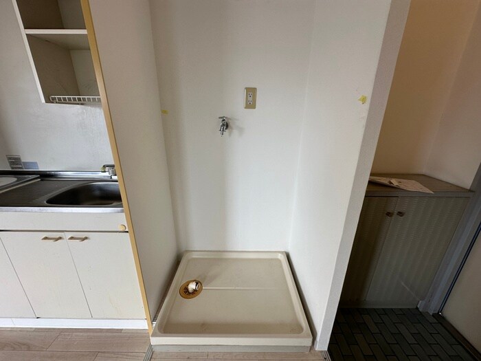 物件内観写真10　(洗濯機置場)