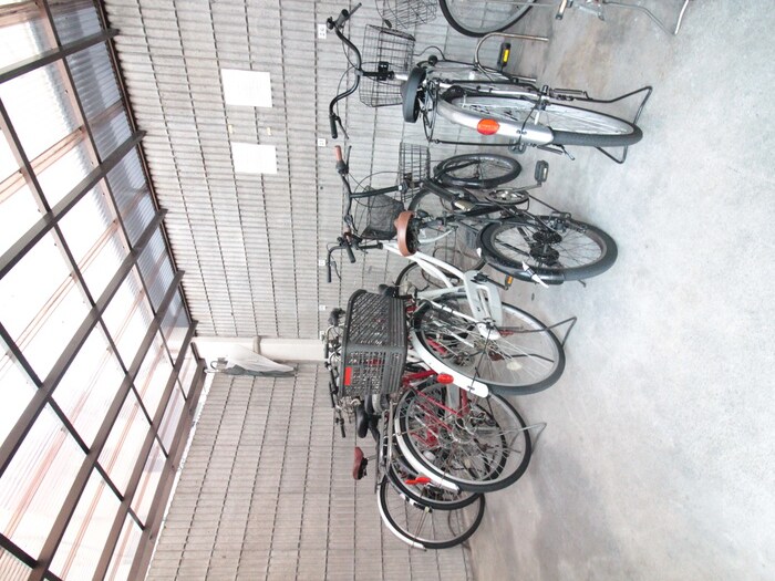 物件外観写真4　(駐輪場)