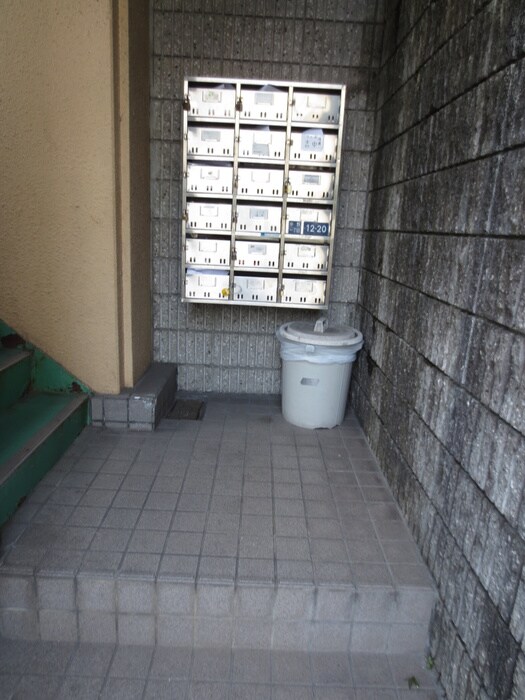 物件外観写真5　(エントランス部分)