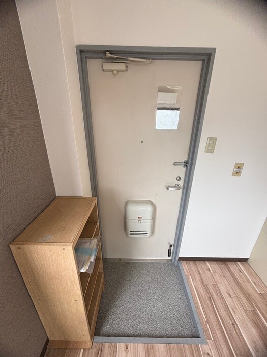 物件内観写真9　(玄関)