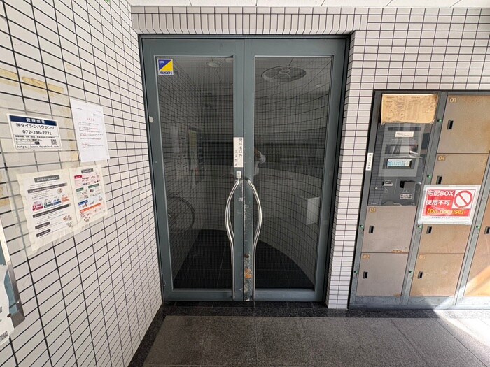 物件外観写真3　(エントランス部分)