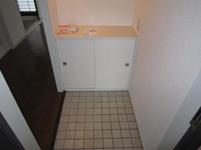 物件内観写真7　(玄関)