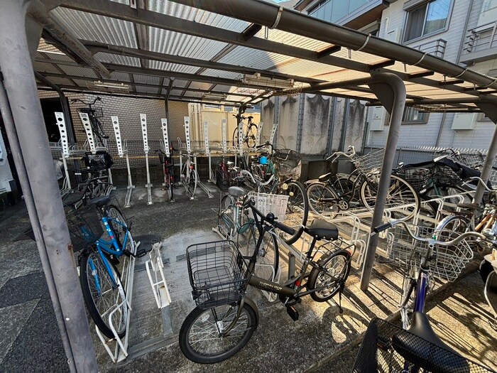 物件外観写真5　(駐輪場)