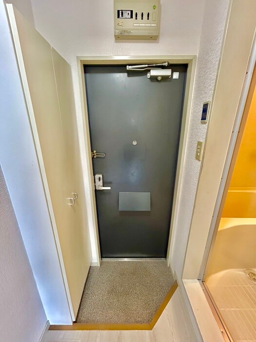 物件内観写真16　(玄関)