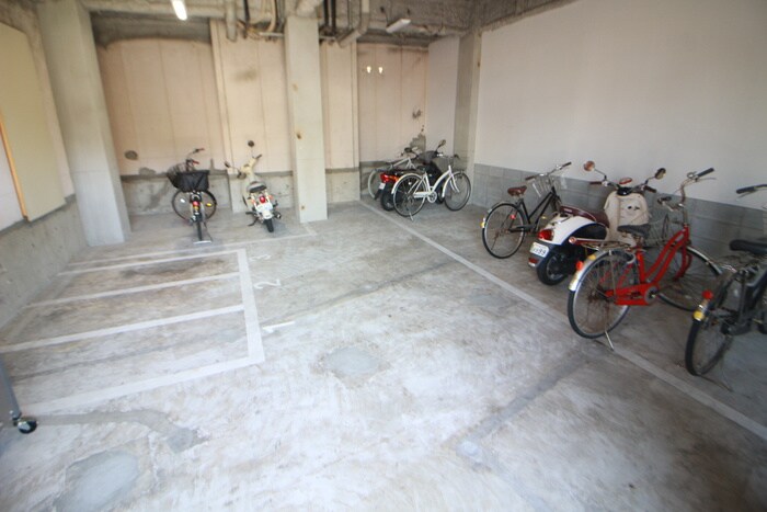 物件外観写真3　(駐輪場)