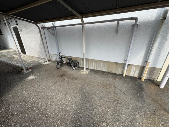 物件外観写真4　(駐輪場)