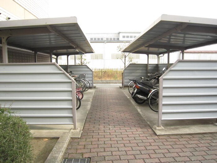 物件外観写真3　(駐輪場)