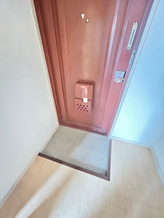 物件内観写真12　(玄関)