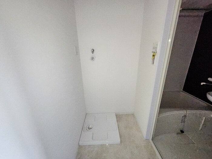 物件内観写真16　(洗濯機置場)