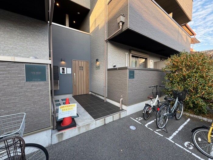 物件外観写真3　(エントランス部分)