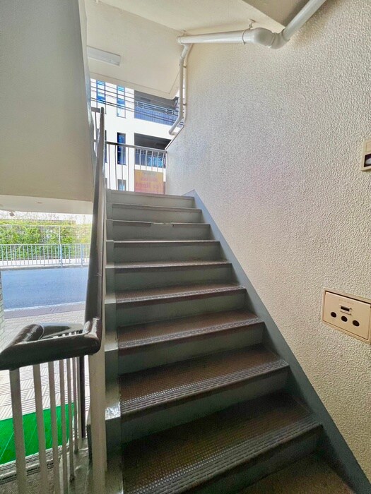 物件外観写真5　(エントランス部分)